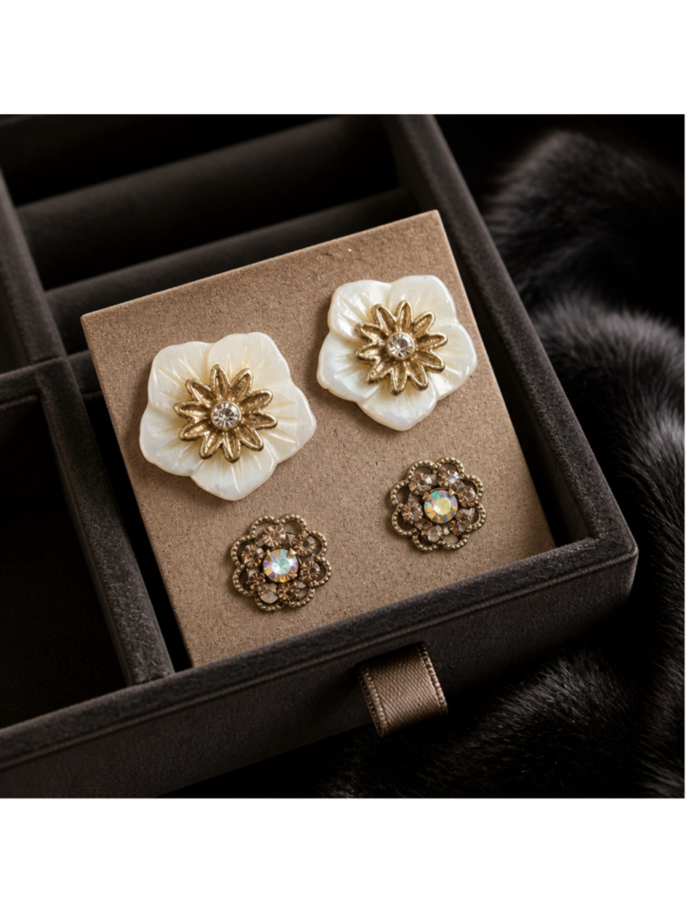 Two Pair Vintage Stud Earrings Cream and Gold Flower Studs FairyCore Coquette